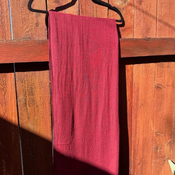 Isabel Marant soft scarf in burgundy - Picture 9 of 10
